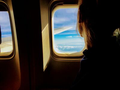 Menstruacija i ljeto: putovanje avionom